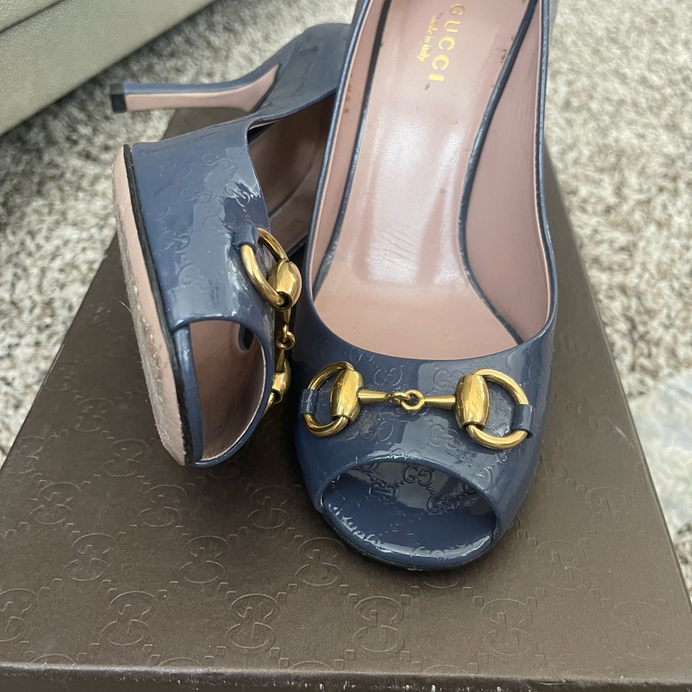 Gucci Women's Navy Heels with Gold Detail